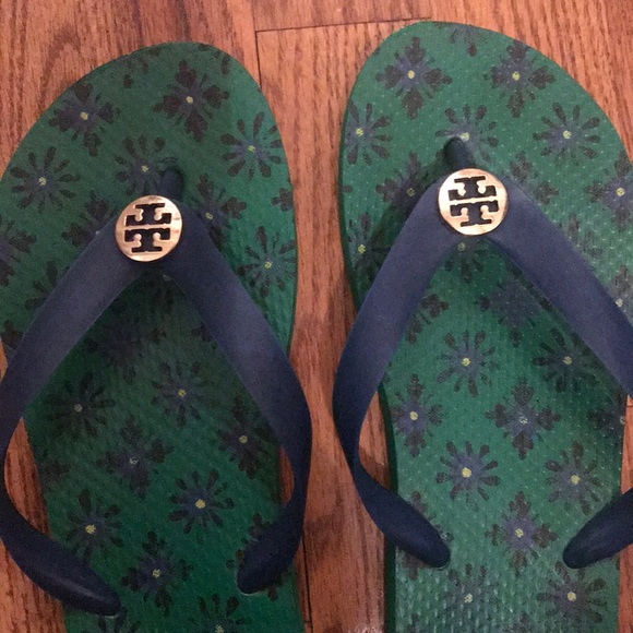 Tory Burch Size 7 Flip Flops - Picture 2 of 4